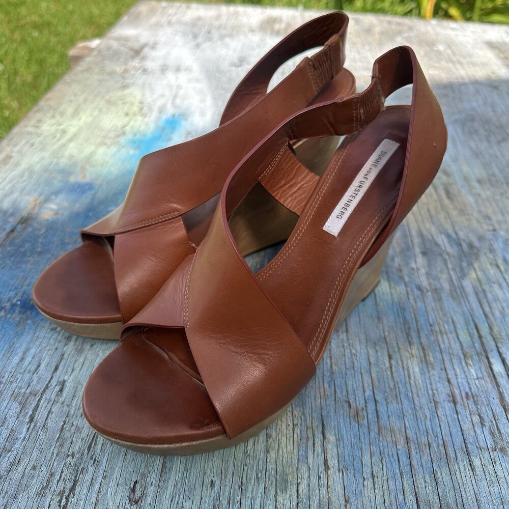 Diane Von Furstenberg Camel Wood Wedge Crossover Heels Women’s 9.5 - 999